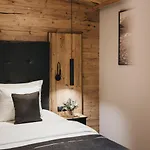 Vaya Hotel 4*